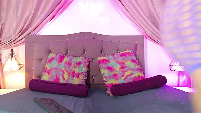 Snapshot of Maite_Foxx chatting on 12.13.24 Maite Foxx online show from 12.13.24