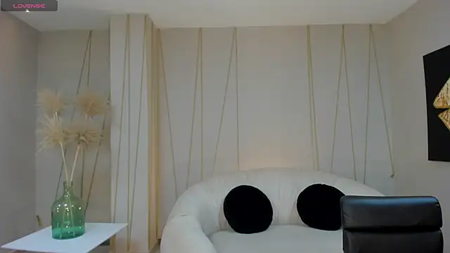 NicoleSanz  online show from 01.22.25