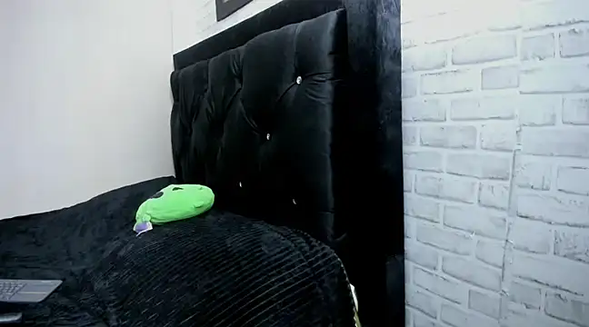 Kimmymadison- online show from 03.19.25