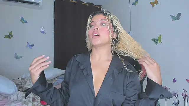 sofiacastillo01 online show from 11.24.25