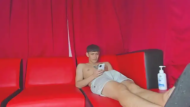 Snapshot of Extreme_Team8 chatting on 02.03.25 Extreme Team8 online show from 02.03.25