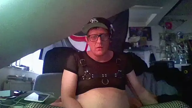 Snapshot of Bigthroaterboy chatting on 12.04.24 Bigthroaterboy online show from 12.04.24