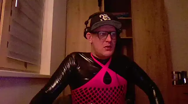 Snapshot of Bigthroaterboy chatting on 02.21.25 Bigthroaterboy online show from 02.21.25