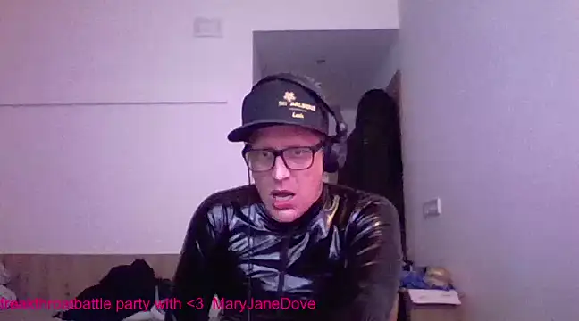 Snapshot of Bigthroaterboy chatting on 03.08.25 Bigthroaterboy online show from 03.08.25