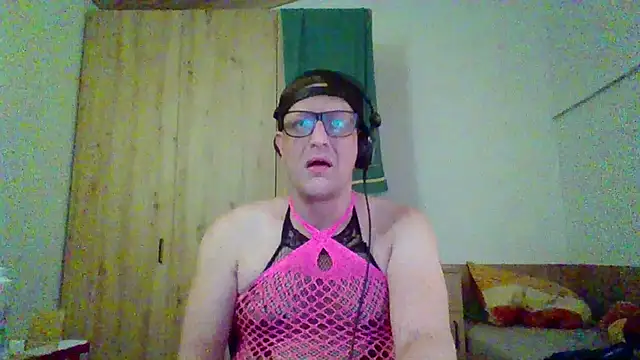 Snapshot of Bigthroaterboy chatting on 09.30.25 Bigthroaterboy online show from 09.30.25