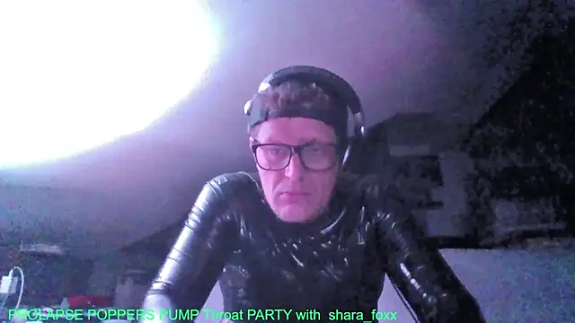 Snapshot of Bigthroaterboy chatting on 10.29.25 Bigthroaterboy online show from 10.29.25