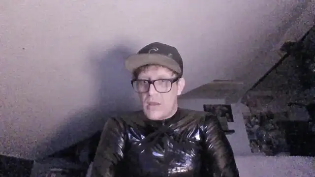 Snapshot of Bigthroaterboy chatting on 11.11.25 Bigthroaterboy online show from 11.11.25