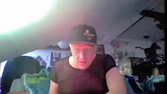 Snapshot of Bigthroaterboy chatting on 06.01.26 Bigthroaterboy online show from 06.01.26