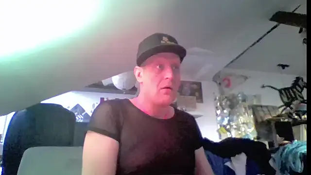 Snapshot of Bigthroaterboy chatting on 06.03.26 Bigthroaterboy online show from 06.03.26
