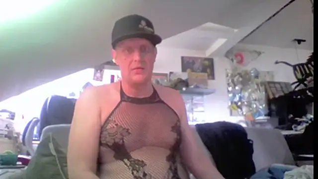 Snapshot of Bigthroaterboy chatting on 06.11.26 Bigthroaterboy online show from 06.11.26