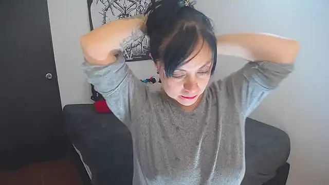 lili peach online show from 04.06.26