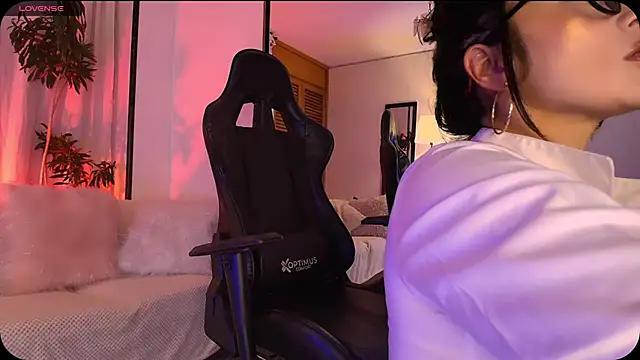  Federica Miller01 online show from 10.24.25