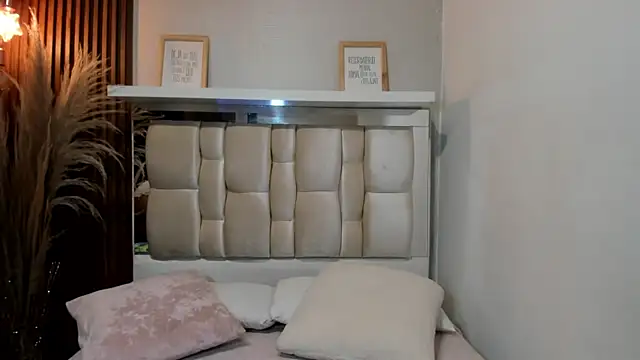 ANTONELLA  ROUSE  online show from 01.25.25