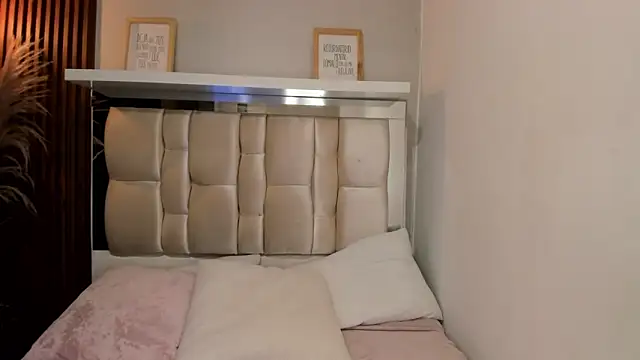 ANTONELLA  ROUSE  online show from 01.27.25