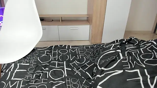 Alex Madrid online show from 01.05.25