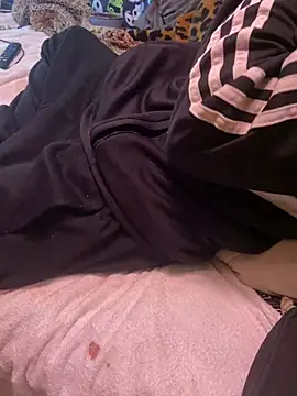 Snapshot of WilldoPita chatting on 12.21.24 WilldoPita online show from 12.21.24