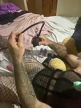 Snapshot of WilldoPita chatting on 02.16.25 WilldoPita online show from 02.16.25