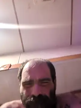 Snapshot of WilldoPita chatting on 10.27.25 WilldoPita online show from 10.27.25