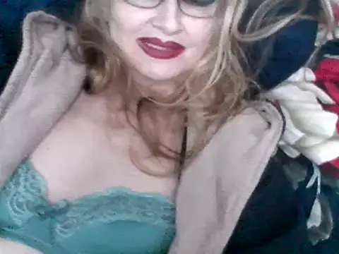 CarlyTreat online show from 02.14.25