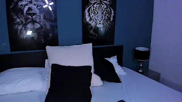 Snapshot of Liana_Bernocchi chatting on 02.15.25 Liana Bernocchi online show from 02.15.25