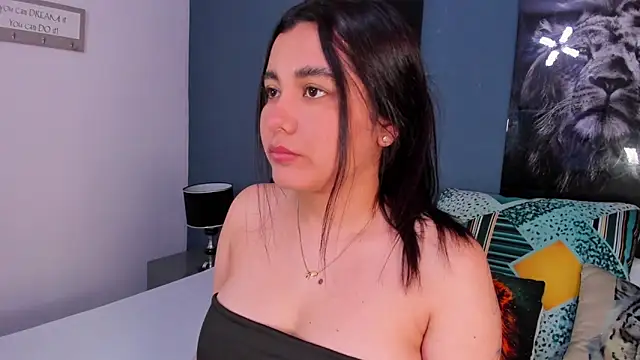 Snapshot of Liana_Bernocchi chatting on 02.16.25 Liana Bernocchi online show from 02.16.25