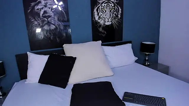 Snapshot of Liana_Bernocchi chatting on 02.26.25 Liana Bernocchi online show from 02.26.25