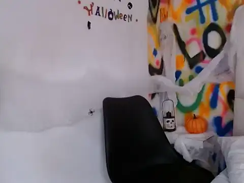 Snapshot of Liana_Bernocchi chatting on 09.27.25 Liana Bernocchi online show from 09.27.25