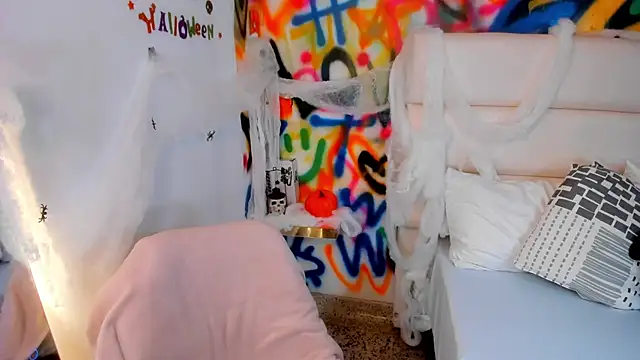 Snapshot of Liana_Bernocchi chatting on 09.29.25 Liana Bernocchi online show from 09.29.25