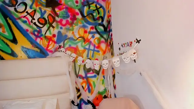 Snapshot of Liana_Bernocchi chatting on 10.10.25 Liana Bernocchi online show from 10.10.25