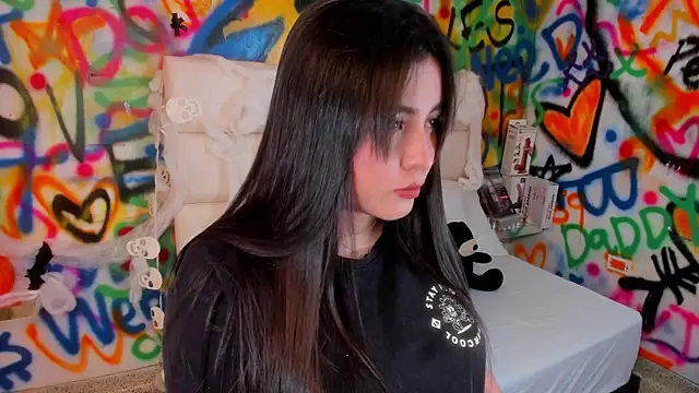 Snapshot of Liana_Bernocchi chatting on 10.19.25 Liana Bernocchi online show from 10.19.25