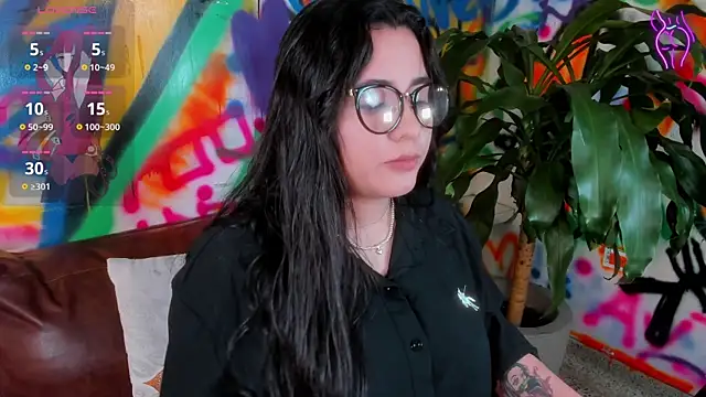 Snapshot of Liana_Bernocchi chatting on 10.29.25 Liana Bernocchi online show from 10.29.25