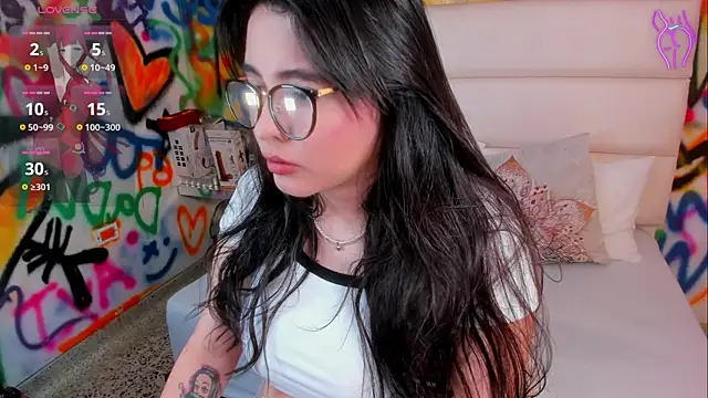 Snapshot of Liana_Bernocchi chatting on 11.07.25 Liana Bernocchi online show from 11.07.25