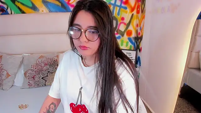 Snapshot of Liana_Bernocchi chatting on 11.12.25 Liana Bernocchi online show from 11.12.25