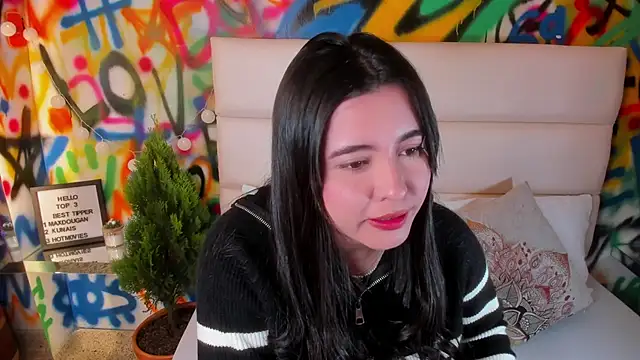 Snapshot of Liana_Bernocchi chatting on 11.14.25 Liana Bernocchi online show from 11.14.25