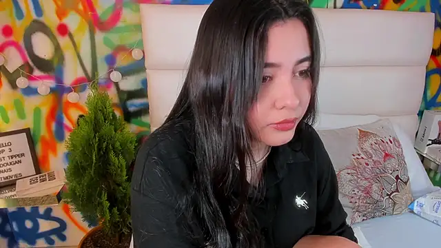 Snapshot of Liana_Bernocchi chatting on 11.19.25 Liana Bernocchi online show from 11.19.25