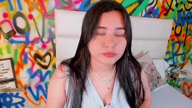 Snapshot of Liana_Bernocchi chatting on 11.21.25 Liana Bernocchi online show from 11.21.25