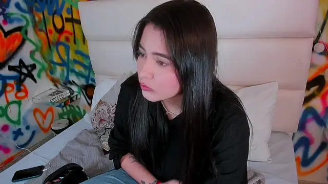 Snapshot of Liana_Bernocchi chatting on 11.27.25 Liana Bernocchi online show from 11.27.25