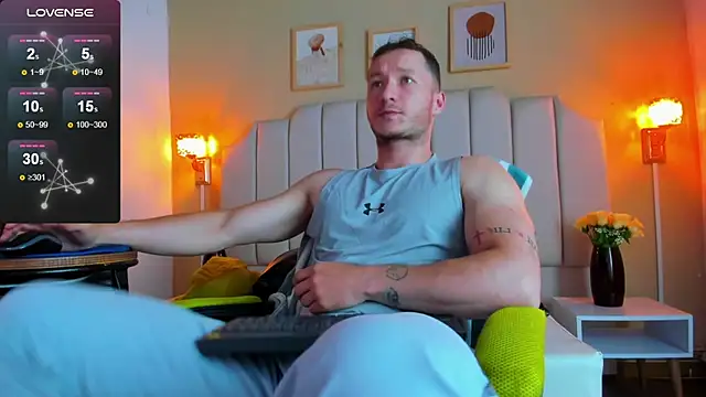 Snapshot of juan_prior chatting on 10.16.25 juan prior online show from 10.16.25