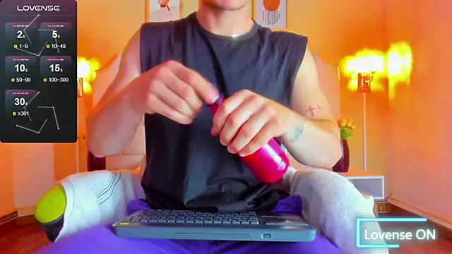 Snapshot of juan_prior chatting on 10.24.25 juan prior online show from 10.24.25