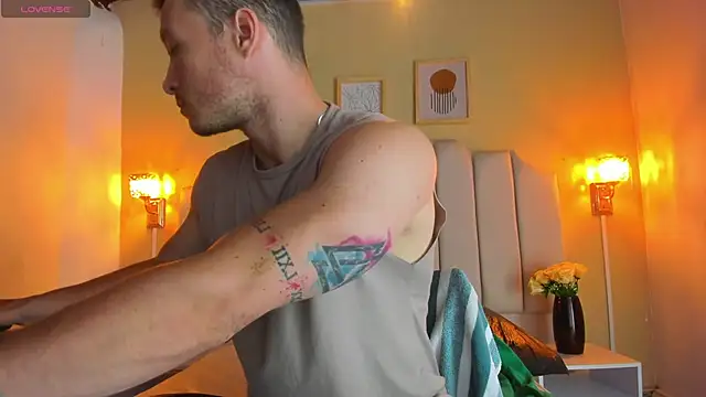 Snapshot of juan_prior chatting on 11.17.25 juan prior online show from 11.17.25