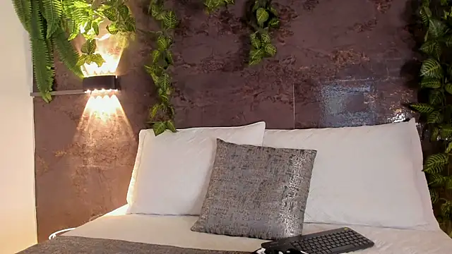 emily hunter12 online show from 04.11.26