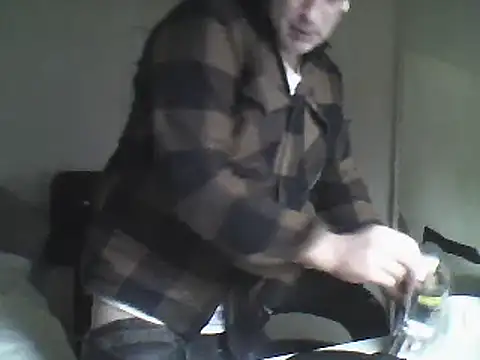 Snapshot of oopsxx chatting on 01.17.25 oopsxx online show from 01.17.25