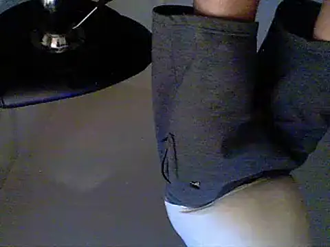 Snapshot of oopsxx chatting on 02.06.25 oopsxx online show from 02.06.25