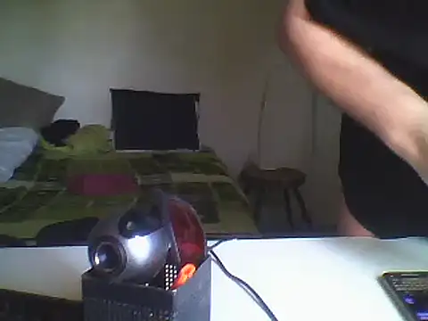 Snapshot of oopsxx chatting on 02.18.25 oopsxx online show from 02.18.25