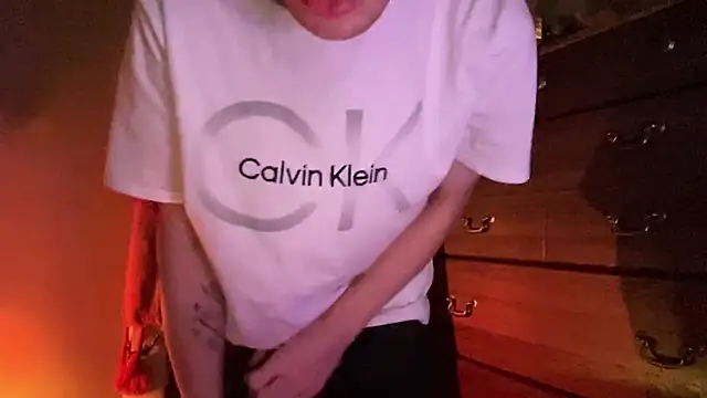 Snapshot of Mikeswanston chatting on 10.21.25 Mikeswanston online show from 10.21.25