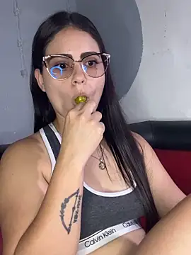 Snapshot of Azuna25 chatting on 02.05.26 Azuna25 online show from 02.05.26