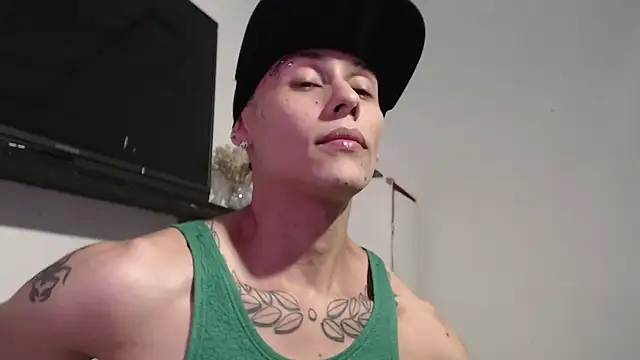 Snapshot of bix_couples chatting on 11.04.25 bix couples online show from 11.04.25