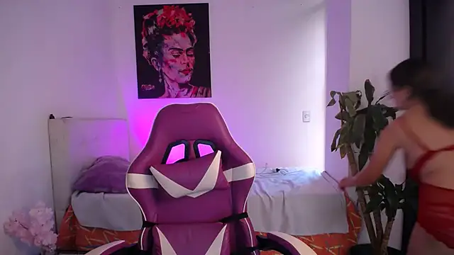 Snapshot of esmeraldaa230 chatting on 02.14.26 esmeraldaa230 online show from 02.14.26