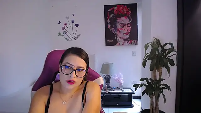 Snapshot of esmeraldaa230 chatting on 02.21.26 esmeraldaa230 online show from 02.21.26