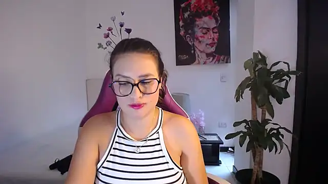 Snapshot of esmeraldaa230 chatting on 02.22.26 esmeraldaa230 online show from 02.22.26